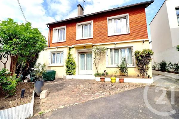 Maison à vendre  8 pièces - 225,11 m 2   ST MAUR DES FOSSES  - 94