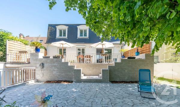 Maison à vendre  8 pièces - 225,11 m 2   ST MAUR DES FOSSES  - 94