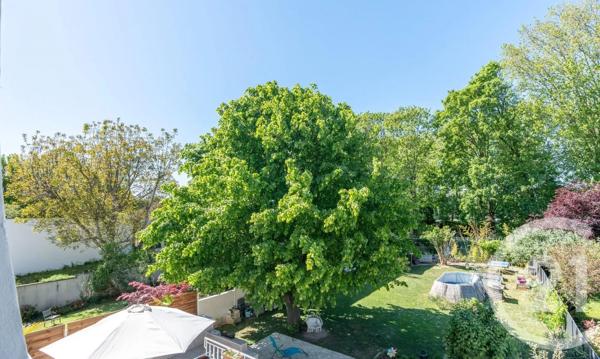 Maison à vendre  8 pièces - 225,11 m 2   ST MAUR DES FOSSES  - 94