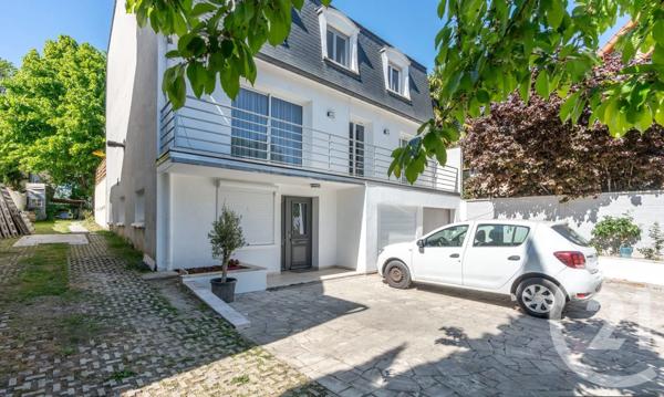 Maison à vendre  8 pièces - 225,11 m 2   ST MAUR DES FOSSES  - 94