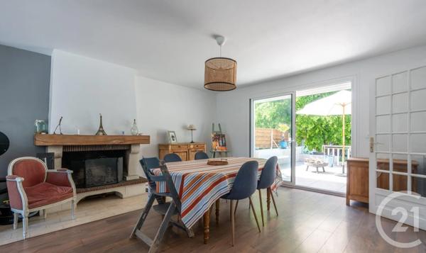 Maison à vendre  8 pièces - 225,11 m 2   ST MAUR DES FOSSES  - 94