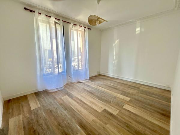 Grand F2 Loyer 1 000 €/mois charges comprises **  - Référence  2065