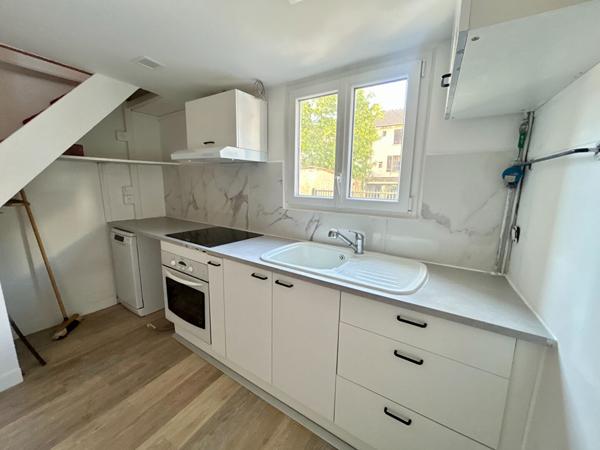 Grand F2 Loyer 1 000 €/mois charges comprises **  - Référence  2065