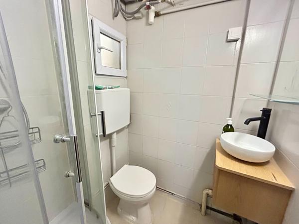 Grand F2 Loyer 1 000 €/mois charges comprises **  - Référence  2065