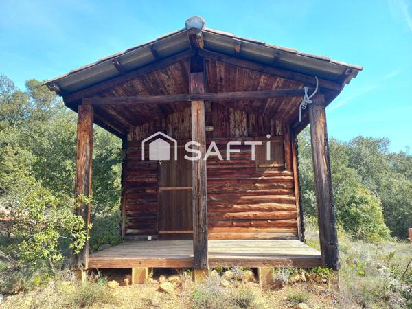 Cabanon rénové sur 4000 m² de terrain. En vente interactive.