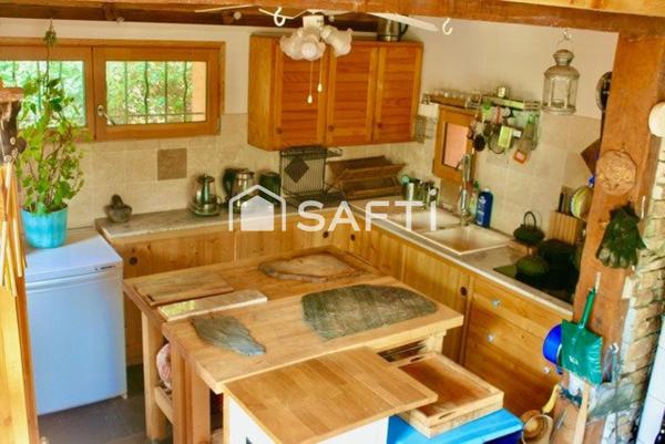 Cabanon rénové sur 4000 m² de terrain. En vente interactive.