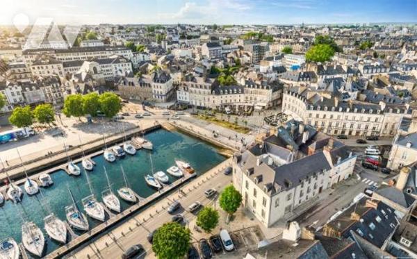 A VENDRE 56 VANNES PORT TRES BEL APPT T3 RENOVE PRESTATIONS DE GRANDE QUALITE - VUE PORT