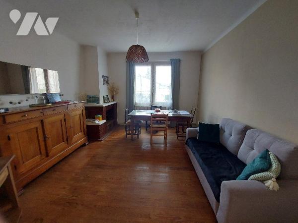 Saint-Gaudens, proche des commodités, maison de ville divisée en deux appartements indépendants.