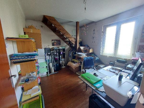 Saint-Gaudens, proche des commodités, maison de ville divisée en deux appartements indépendants.