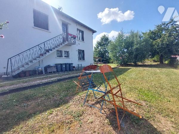 Saint-Gaudens, proche des commodités, maison de ville divisée en deux appartements indépendants.