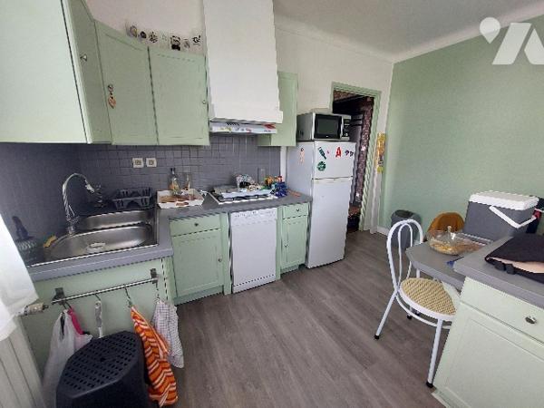 Saint-Gaudens, proche des commodités, maison de ville divisée en deux appartements indépendants.