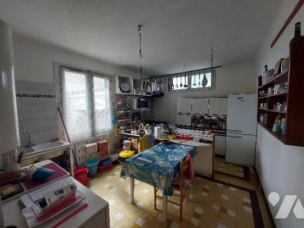 Saint-Gaudens, proche des commodités, maison de ville divisée en deux appartements indépendants.