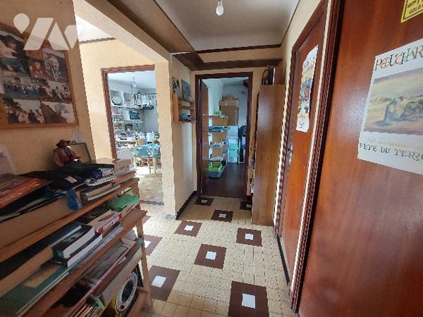 Saint-Gaudens, proche des commodités, maison de ville divisée en deux appartements indépendants.