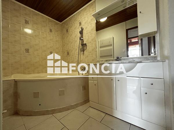 Location Maison 4 pièces 78.92 m² - PLACE DU CHATEAU Cazilhac 11570
