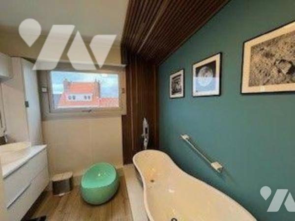 APPARTEMENT 128 M2 - 3 CHAMBRES - TERRASSE 23 M2 - CAVE ET GARAGE - A VENDRE - MALO LES BAINS
...