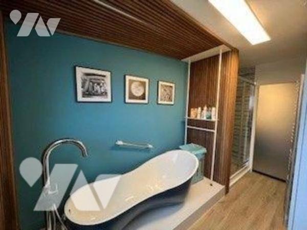 APPARTEMENT 128 M2 - 3 CHAMBRES - TERRASSE 23 M2 - CAVE ET GARAGE - A VENDRE - MALO LES BAINS
...