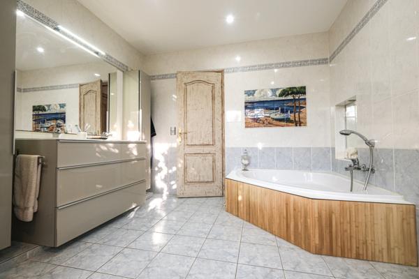 Saint-Gilles-Croix-de-Vie (85800) Villa avec dépendance à Saint-Gilles-Croix-de-Vie