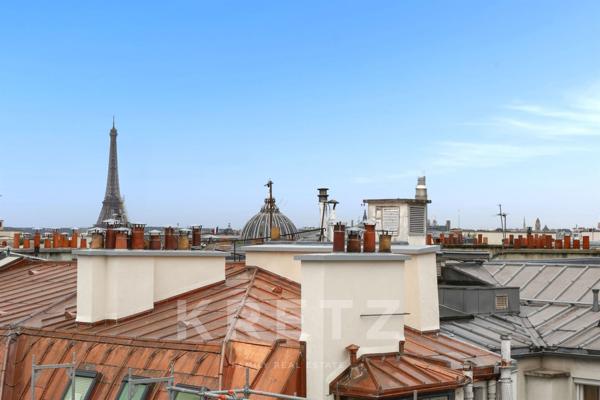 Appartement rénové en dernier étage avec vues dégagées sur la rue de la Paix