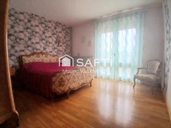 Jolie maison spacieuse avec 6 chambres