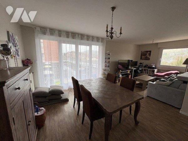 Baisse de prix
Appartement situé au 1er étage d'une résidence avec ascenseur à proximité imméd...