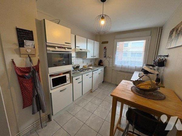 Baisse de prix
Appartement situé au 1er étage d'une résidence avec ascenseur à proximité imméd...