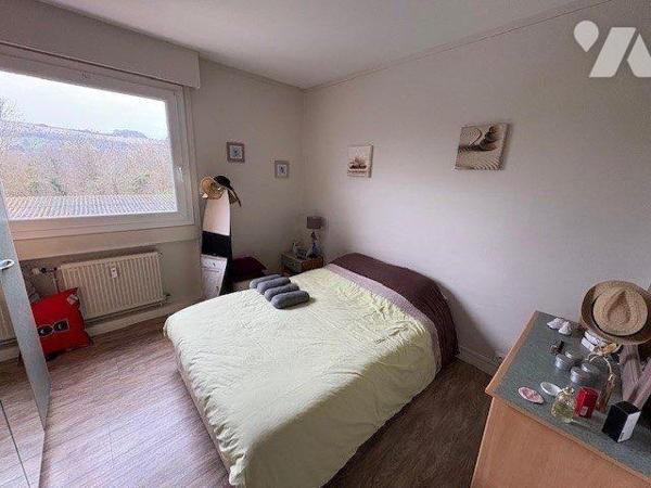 Baisse de prix
Appartement situé au 1er étage d'une résidence avec ascenseur à proximité imméd...