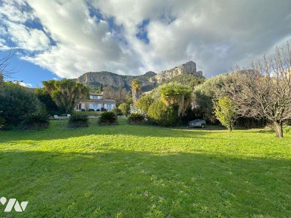 A VENDRE LE REVEST-LES-EAUX (VAR) 83200 - BELLE VILLA DE 126 M2 T5 AVEC VUE MAGNIFIQUE SUR LE V...