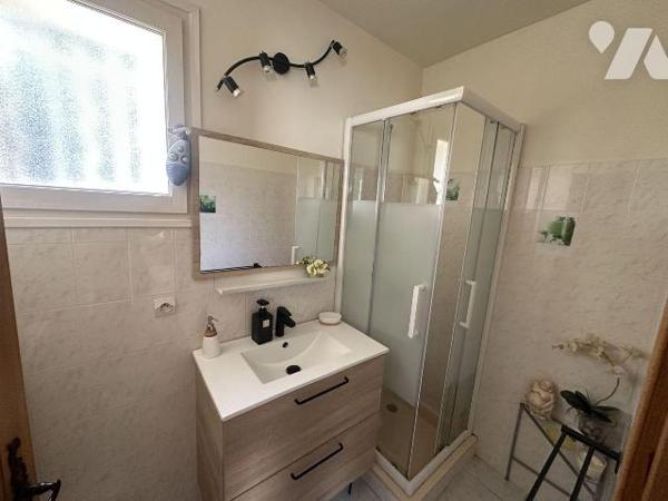 A VENDRE LE REVEST-LES-EAUX (VAR) 83200 - BELLE VILLA DE 126 M2 T5 AVEC VUE MAGNIFIQUE SUR LE V...