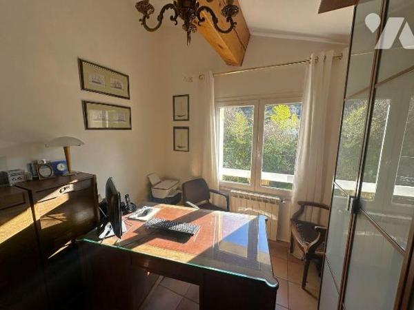 A VENDRE LE REVEST-LES-EAUX (VAR) 83200 - BELLE VILLA DE 126 M2 T5 AVEC VUE MAGNIFIQUE SUR LE V...