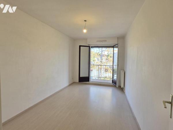 Appartement Type 2 , cave, place de parking