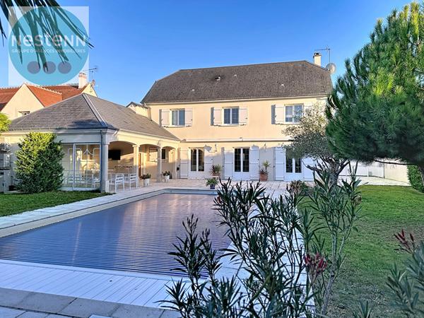 Maison moderne a vendre a Saint Denis en Val - 4 chambres, piscine, garage