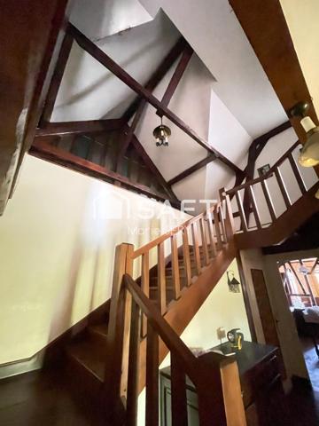 Maison à fort potentiel – 220 m² habitables sur terrain de 7 700 m²