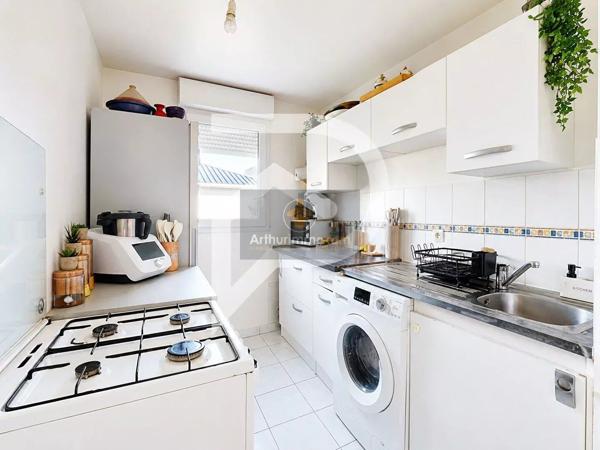 Vente                                                      Appartement
                        
                     2 pièces                      48 m2                     à Chanteloup-les-Vignes