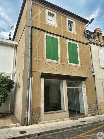 Immeuble d'habitation avec local commercial