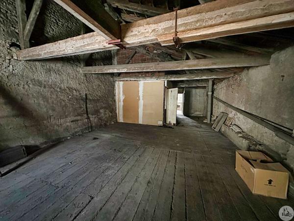Immeuble d'habitation avec local commercial