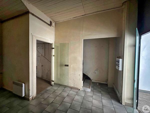 Immeuble d'habitation avec local commercial