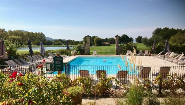 appartement  de 33 m2  vue panoramique, sud /sud ouest , 1 chambre1 salle de bain, équipé meublé piscine chauffée, place de parking