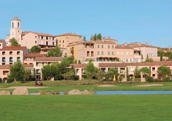 appartement  de 33 m2  vue panoramique, sud /sud ouest , 1 chambre1 salle de bain, équipé meublé piscine chauffée, place de parking