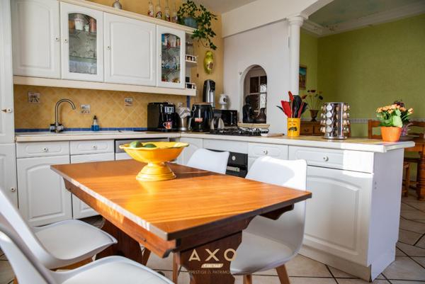 PUIMOISSON - MAISON DE VILLE - RÉNOVÉE - T8 - DEUX APPARTEMENTS - 168 m² - PISCINE - TERRAIN 1 260 m² -CONSTRUCTIBLE - TERRASSES - GARAGE - 345 000 