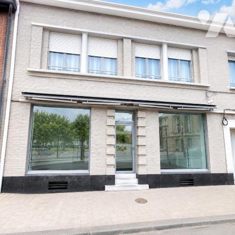 SECLIN CENTRE-VILLE – Local commercial 77 m² avec cave de 28 m² + option parking privé 
