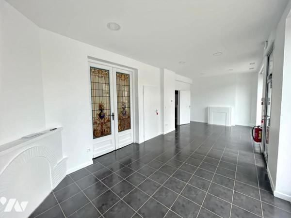 SECLIN CENTRE-VILLE – Local commercial 77 m² avec cave de 28 m² + option parking privé 