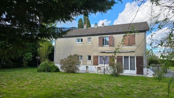 EXCLUSIVITE LMBS BRIOUX. Quartier calme proche centre. Grand pavillon familial de 196m² offrant...