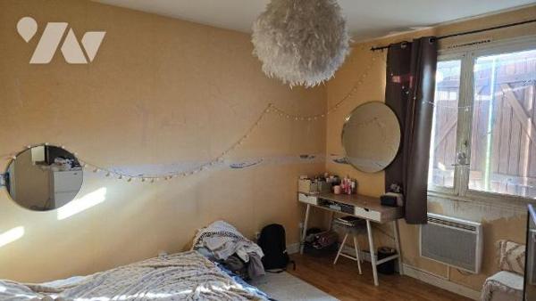 EXCLUSIVITE LMBS BRIOUX. Quartier calme proche centre. Grand pavillon familial de 196m² offrant...