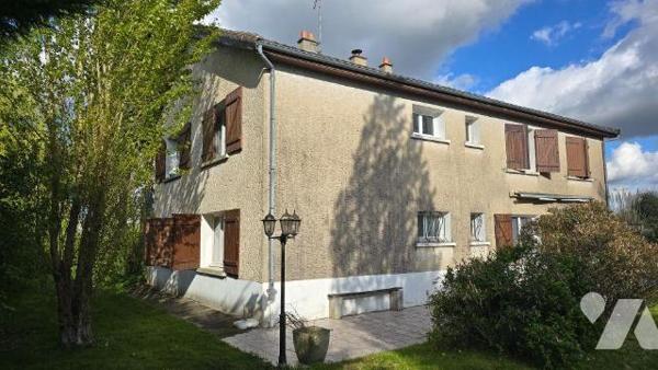 EXCLUSIVITE LMBS BRIOUX. Quartier calme proche centre. Grand pavillon familial de 196m² offrant...