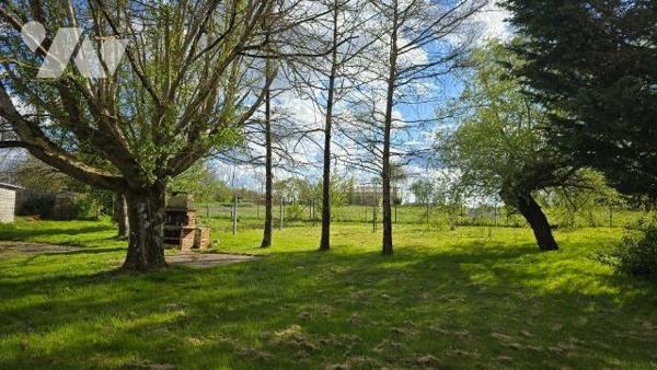 EXCLUSIVITE LMBS BRIOUX. Quartier calme proche centre. Grand pavillon familial de 196m² offrant...