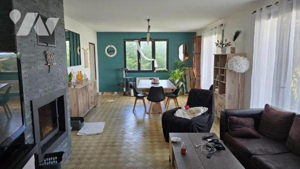 EXCLUSIVITE LMBS BRIOUX. Quartier calme proche centre. Grand pavillon familial de 196m² offrant...