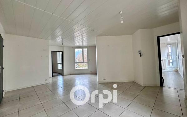 Appartement à vendre    3 pièces • 67,01 m2 Saint-Martin-d'Hères