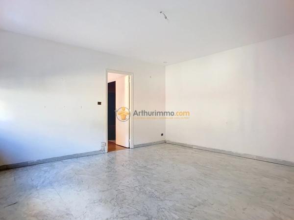 Vente                                                      Appartement
                        
                     2 pièces                      46 m2                     à Perpignan