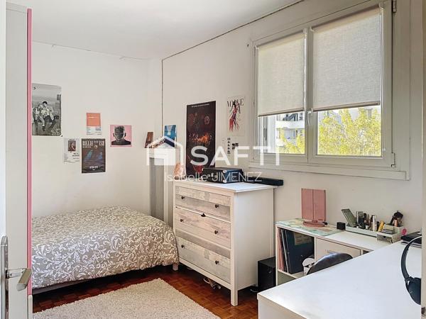 F4 de 80 m2, 3 chambres, box et cave : Rénovation d'isolation énergétique votée et payée.