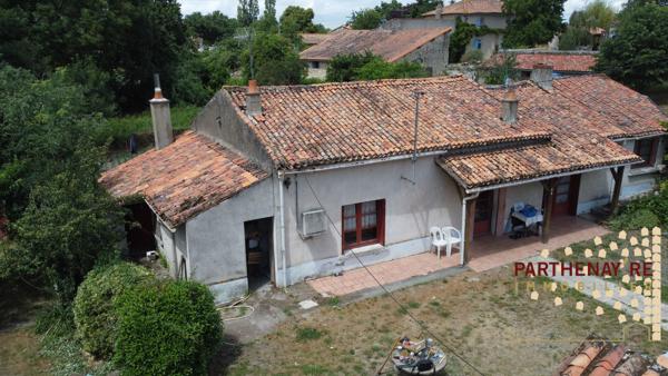Maison de campagne à rénover à  LA PEYRATTE